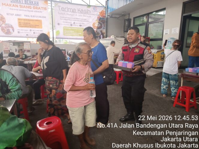 
					POLSEK METRO PENJARINGAN BAGIKAN 500 PAKET MAKANAN DALAM KEGIATAN “JUM’AT PEDULI” DI PENJARINGAN