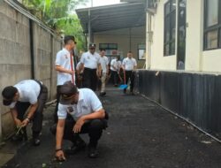 Polsek Kelapa Gading Canangkan Gerakan Jaga Jakarta Bersih dan Asri, Personel Gelar Korvei Lingkungan Mako