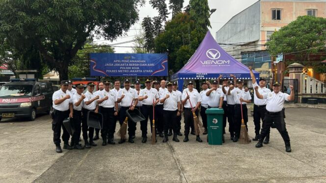 
					Dukung Program Kapolda, Polsek Koja Gelar Apel dan Aksi Bersih-Bersih Lingkungan