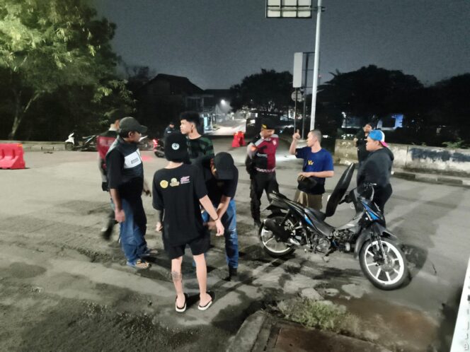
					Polsek Cilincing Intensifkan Patroli Malam, Dua Remaja dan Sajam Diamankan
