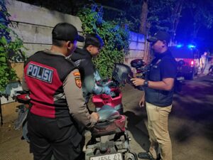 Polsek Pademangan Gelar Patroli KRYD dan Razia Stasioner, Dua Orang Diamankan Bawa Senjata Tajam