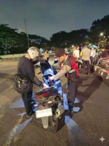 Polisi Gelar Apel dan Patroli Gabungan Tiga Pilar Cilincing Sisir Titik Rawan Tawuran dan Begal di Jakarta Utara