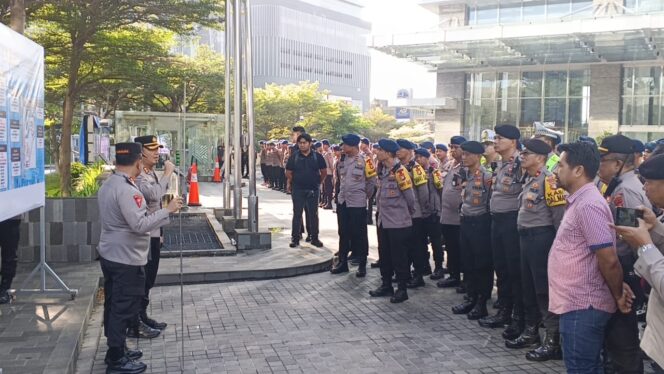 
					761 PERSONEL GABUNGAN SIAGA AMANKAN AKSI BURUH FSPMI DI MENARA INDOMARET PIK