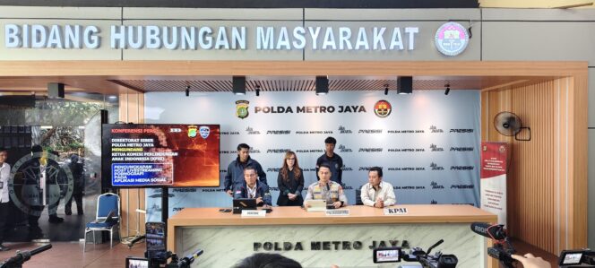 
					Demi Followers dan Gift, Tersangka Live Bugil Diciduk Ditressiber Polda Metro Jaya
