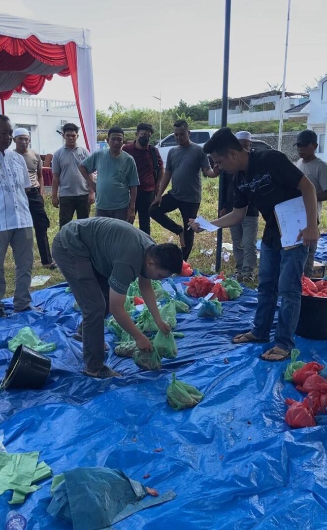 
					Polres Labusel Tebar Kepedulian di Hari Raya Idul Adha, Kapolres : Kurban Mengajarkan Keihklasan dan Kepedulian Sosial