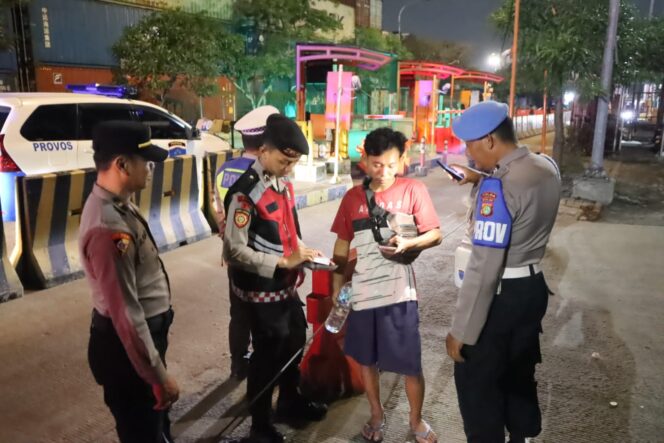 
					Polres Pelabuhan Tanjung Priok Gelar Patroli Cipta Kondisi, Antisipasi Begal dan Gangguan Kamtibmas di Kawasan Pelabuhan