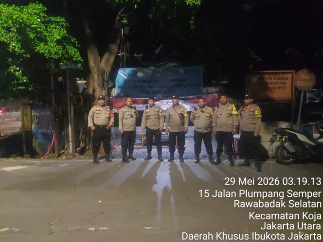 
					Polisi Siaga di Pos Pantau Pasar Ular Plumpang, Antisipasi Tawuran dan Kejahatan Jalanan