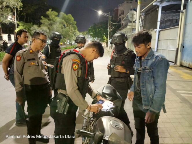 
					Polres Metro Jakarta Utara Intensifkan Patroli Malam, 80 Personel Diterjunkan Antisipasi Kejahatan Jalanan