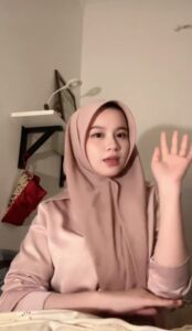 Talenta Multidimensi Riska Harisma Curi Perhatian