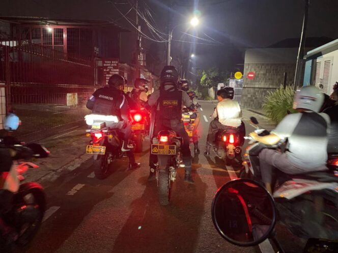 
					Patroli Brimob PMJ Dan Perintis Gagalkan Dugaan Tawuran di Cipinang Muara, Sajam dan Molotov Diamankan