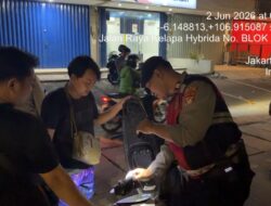 Polsek Kelapa Gading Tingkatkan Patroli Malam demi Ciptakan Rasa Aman Warga, Polisi Periksa Kendaraan dan Barang Bawaan Pengguna Jalan