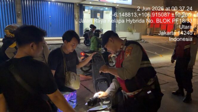 
					Polsek Kelapa Gading Tingkatkan Patroli Malam demi Ciptakan Rasa Aman Warga, Polisi Periksa Kendaraan dan Barang Bawaan Pengguna Jalan
