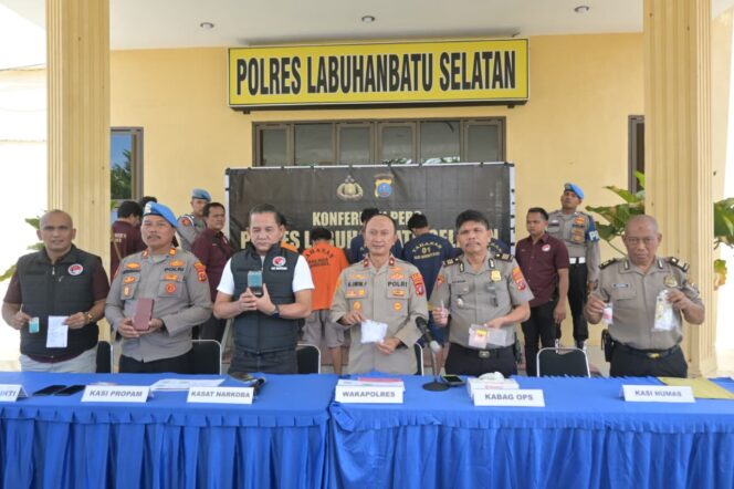 
					Selamatkan Generasi Bangsa Dalam Operasi Antik 2026, Polres Labusel Ungkap 30 Kasus Narkoba dan Amankan 36 Tersangka