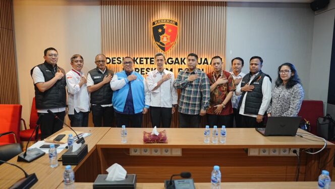 
					Desk Ketenagakerjaan Polri Berhasil Mediasi Sengketa PT Kerta Gaya Pusaka, 131 Pekerja Terima Hak Senilai Rp10 Miliar