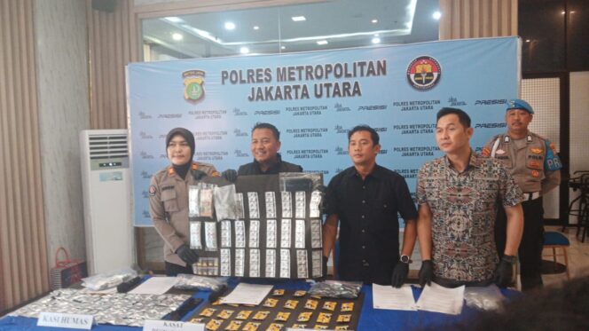 
					Satresnarkoba Polres Metro Jakarta Utara Bongkar Peredaran Obat Keras Daftar G Tanpa Izin Edar, Ribuan Butir Disita