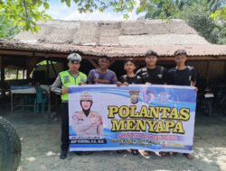 Polantas Menyapa Sopir Angkutan Barang di Kampung Rakyat, Satlantas Polres Labusel Ingatkan Pentingnya Keselamatan Berkendara