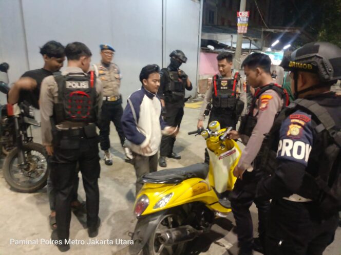 
					Polres Metro Jakarta Utara Gelar KRYD dan Razia Stasioner, Lima Orang Diamankan untuk Pemeriksaan