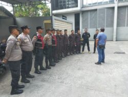 POLSEK METRO PENJARINGAN SIAGAKAN PERSONEL, PENGAMANAN AKSI UNJUK RASA DI PT FASDELI INTERNASIONAL EXPRESS DIUTAMAKAN SECARA HUMANIS