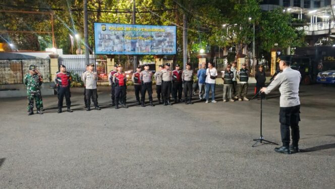 
					POLSEK METRO PENJARINGAN INTENSIFKAN KRYD, 10 SEPEDA MOTOR TANPA SURAT DIAMANKAN
