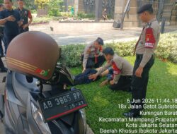 Respons Cepat Patroli Ditpamobvit PMJ Tolong Korban Kecelakaan di Gatot Subroto