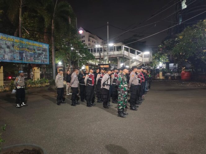 
					KRYD POLSEK METRO PENJARINGAN SIKAT POTENSI GANGGUAN KAMTIBMAS, 16 SEPEDA MOTOR TANPA KELENGKAPAN SURAT DIAMANKAN