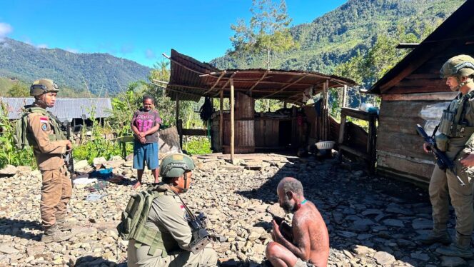 
					Satgas Damai Cartenz Perkuat Kedekatan dengan Warga melalui Patroli Dialogis di Talilime