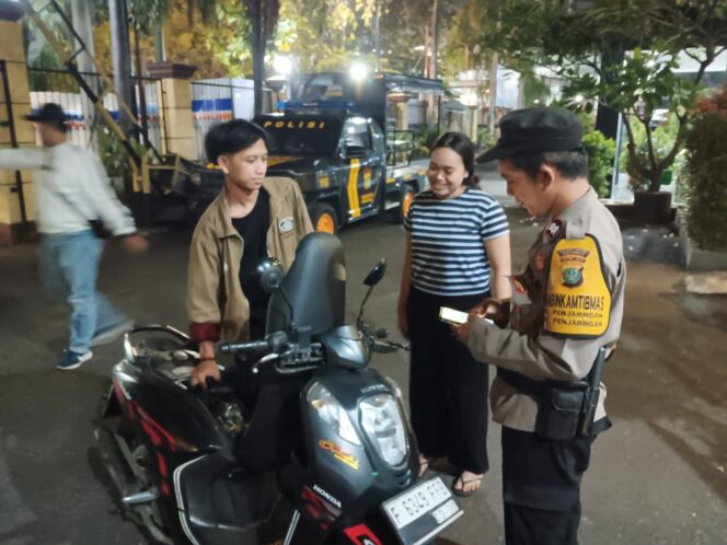 
					Jaga Jakarta, Jaga Lingkungan: Polsek Metro Penjaringan Amankan 12 Kendaraan dalam KRYD Antisipasi Tawuran dan Kejahatan Jalanan