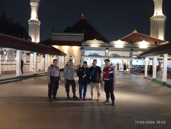 
					KLIWONAN DI KERAMAT LUAR BATANG, RATUSAN JAMAAH PADATI MAJELIS ROTIB DAN MAULID ROUDHOTUL AKHYAR
