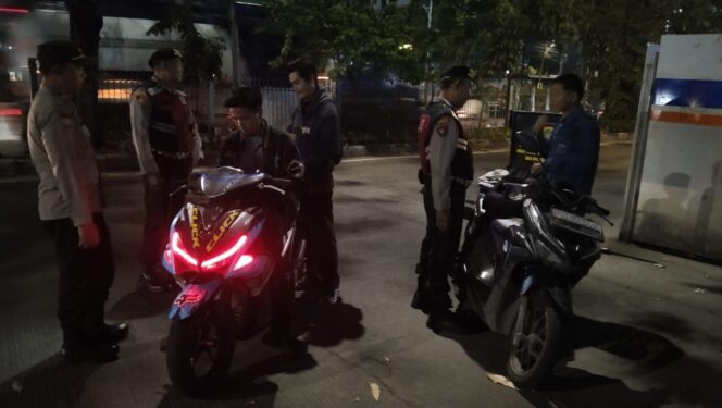 
					JAGA JAKARTA, JAGA LINGKUNGAN: KRYD POLSEK METRO PENJARINGAN AMANKAN TIGA MOTOR TANPA SURAT DAN UNGKAP KASUS NARKOBA