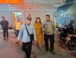 Respons Cepat Bhabinkamtibmas Koja, Wanita Diduga ODGJ Dievakuasi ke Dinas Sosial