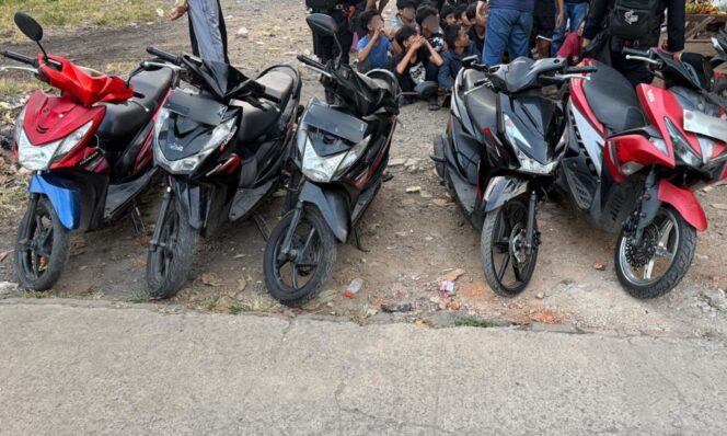 
					Brimob Polda Metro Jaya Gagalkan Tawuran Subuh di Rawalumbu, 18 Remaja dan Bom Molotov Diamankan
