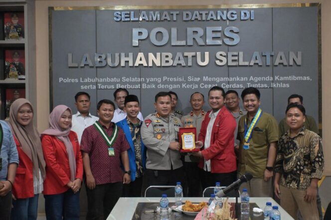 
					Kapolres Labusel dan Cipayung Plus Pererat Kolaborasi, Perkuat Sinergi Jaga Kamtibmas