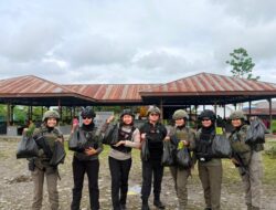 Di Balik Ramainya Pasar Keyabi Nduga, Senyum Mama Papua dan Polwan Damai Cartenz Rajut Rasa Aman dan Nyaman