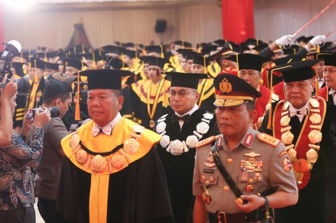 
					Kapolda Riau Gaungkan Polisi sebagai Penjaga Peradaban di Wisuda dan Dies Natalis ke-80 STIK Polri