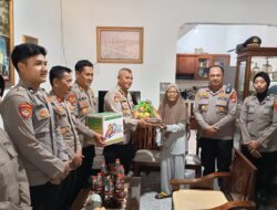 Sambut Hari Bhayangkara ke-80, Polres Metro Jakarta Utara Gelar Anjangsana ke Warakawuri di Cilincing