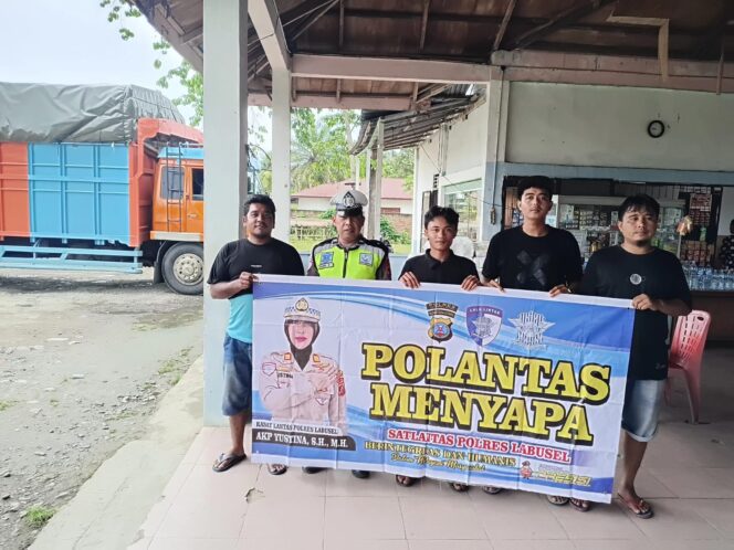 
					Humanis dan Edukatif, Polantas Labusel Ajak Pengemudi Utamakan Keselamatan di Jalan
