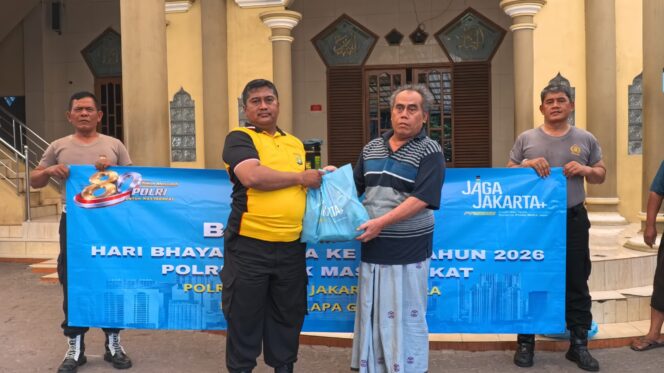 
					Polsek Kelapa Gading Gelar Bakti Religi di Tiga Rumah Ibadah Sambut HUT Bhayangkara ke-80