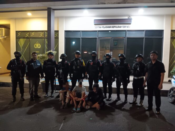
					POLSEK METRO PENJARINGAN AMANKAN 7 MOTOR TANPA DOKUMEN DAN GAGALKAN DUGAAN AKSI TAWURAN SAAT KRYD MALAM HARI