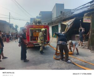 Kebakaran Melanda Permukiman Padat di Penjaringan, 5 Rumah dan 20 Pintu Kontrakan Terdampak