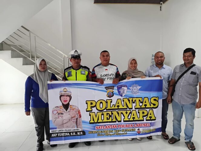 
					Polantas Menyapa Pengemudi Angkutan di Kotapinang, Satlantas Polres Labusel Ajak Wujudkan Keselamatan Bersama di Jalan Raya