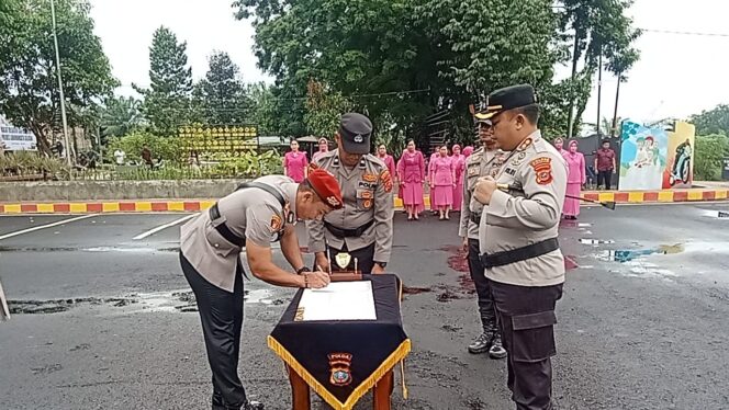 
					Polres Labusel Gelar Upacara Sertijab Kasat Reskrim dan Pelantikan Kasikum, Kapolres Tekankan Profesionalisme dan Pelayanan Masyarakat