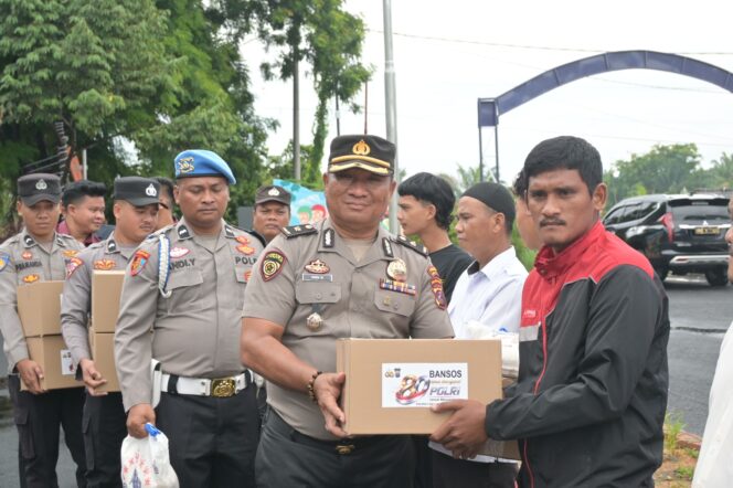 
					Sambut HUT Bhayangkara ke 80 Tahun 2026 , Polres Labusel dan Jajaran Salurkan 250 Paket Bansos untuk Warga Kurang Mampu