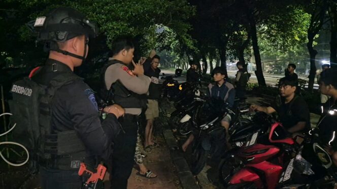 
					Brimob Polda Metro Jaya Amankan 8 Motor Diduga Balap Liar di Duren Sawit Jakarta Timur