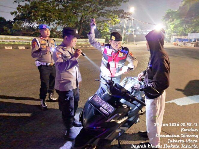 
					Polisi Bersama Satpol PP Intensifkan Patroli Malam, Antisipasi Tawuran dan Kejahatan Jalanan di Cilincing