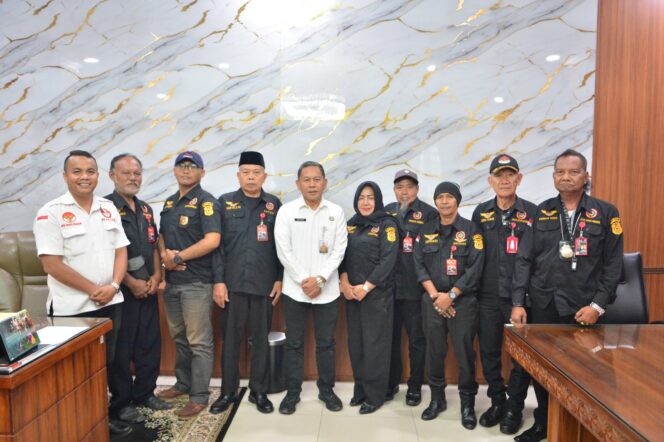 
					PERKUAT SINERGITAS, LEMBAGA KOMANDO PEMBERANTASAN KORUPSI PIMWIL SUMUT AUDIENSI DENGAN KESBANGPOL PROVINSI SUMATERA UTARA