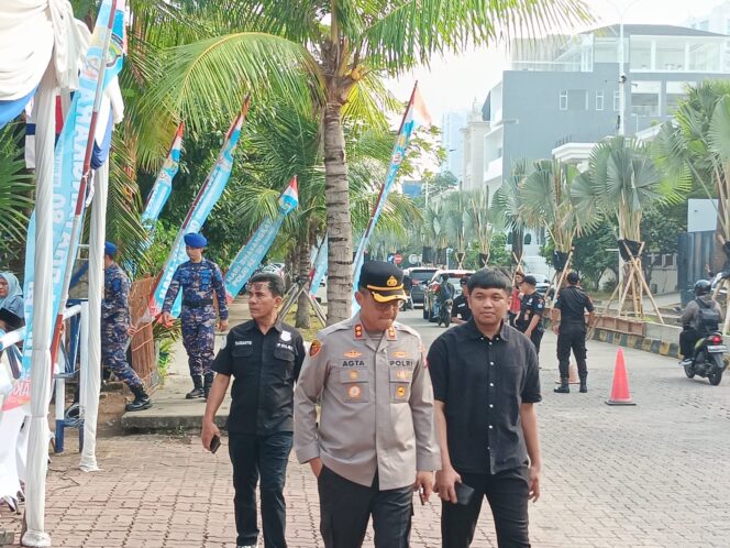 
					POLRI UNTUK MASYARAKAT: TABUR BUNGA HARI BHAYANGKARA KE-80 DI PANTAI MUTIARA BERLANGSUNG KHIDMAT, RATUSAN PAKET BANSOS DISALURKAN UNTUK WARGA PESISIR