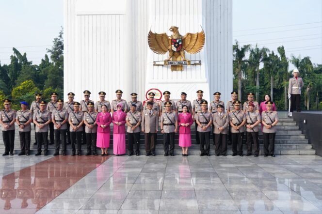 
					Menghormati Jasa, Melanjutkan Pengabdian: Wakapolri Pimpin Ziarah Nasional Menjelang Hari Bhayangkara ke-80