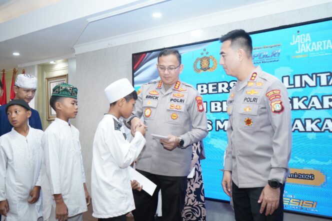 
					Doa Lintas Agama dan Santunan Anak Yatim Warnai Peringatan Hari Bhayangkara ke-80 di Polres Metro Jakut