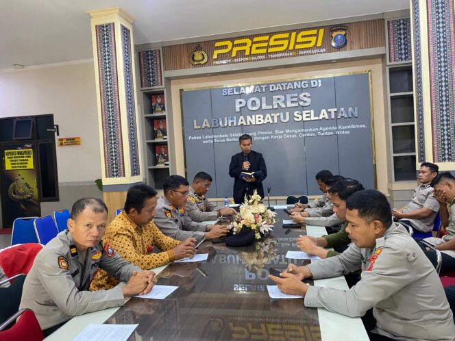 
					Binrohtal Polres Labusel Perkuat Iman dan Kesehatan Mental Personel, Kapolres: Pelayanan Humanis Berawal dari Hati yang Sehat