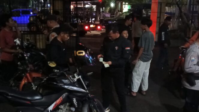 
					JAGA JAKARTA, JAGA LINGKUNGAN: POLSEK METRO PENJARINGAN PERKETAT KRYD, 11 MOTOR TANPA KELENGKAPAN DIAMANKAN
